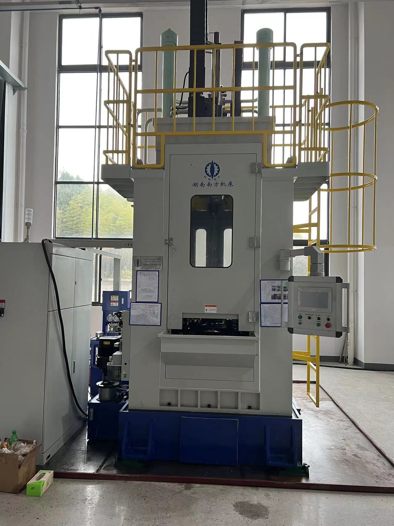 LG55710雙導(dao)柱上拉(la)式立式(shi)内拉床(chuang)