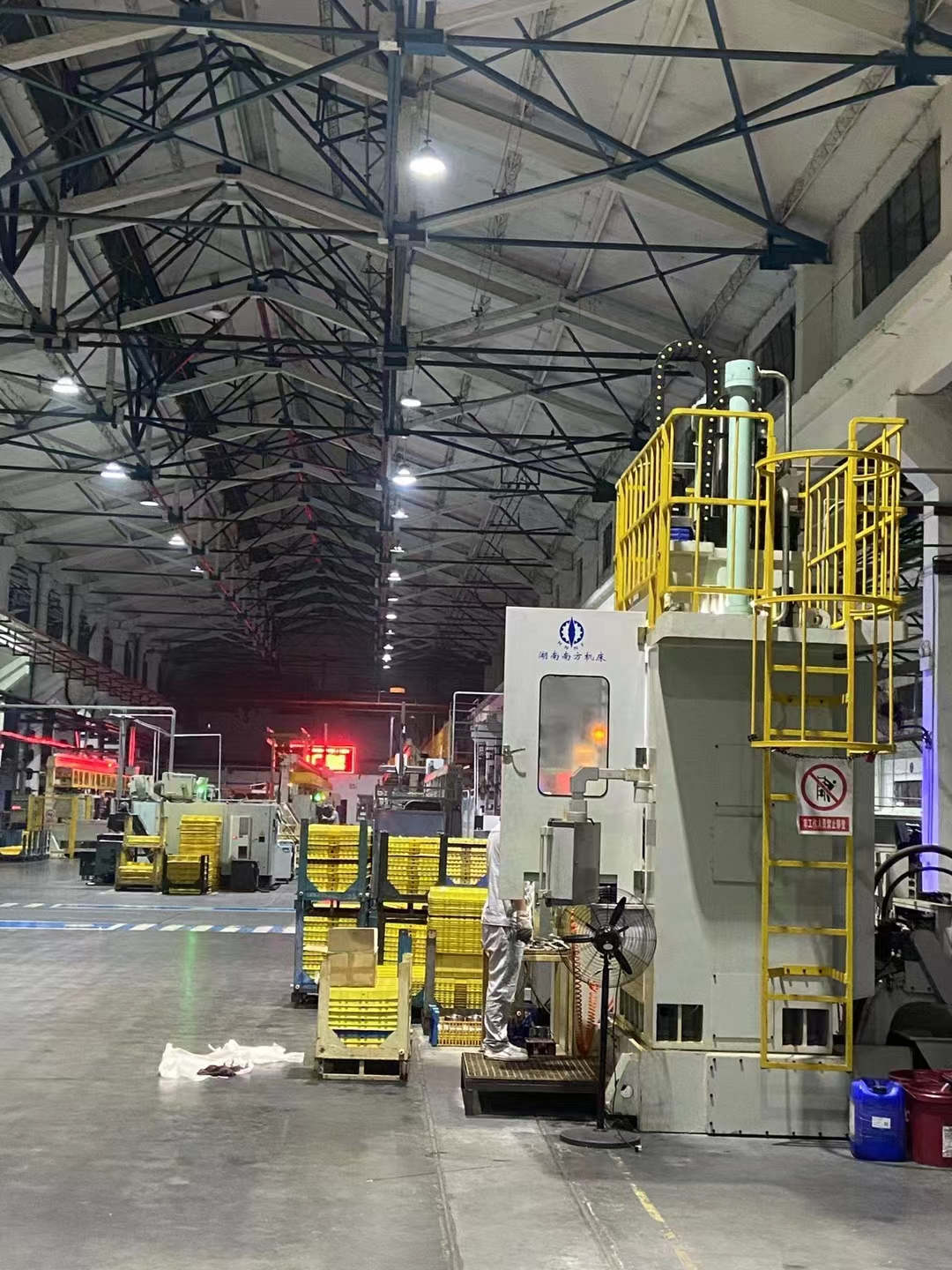 LG55720雙(shuang)導柱上(shang)拉式立(li)式内拉(la)床